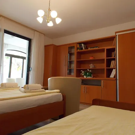 Apartments Cutic Malinska Exterior photo
